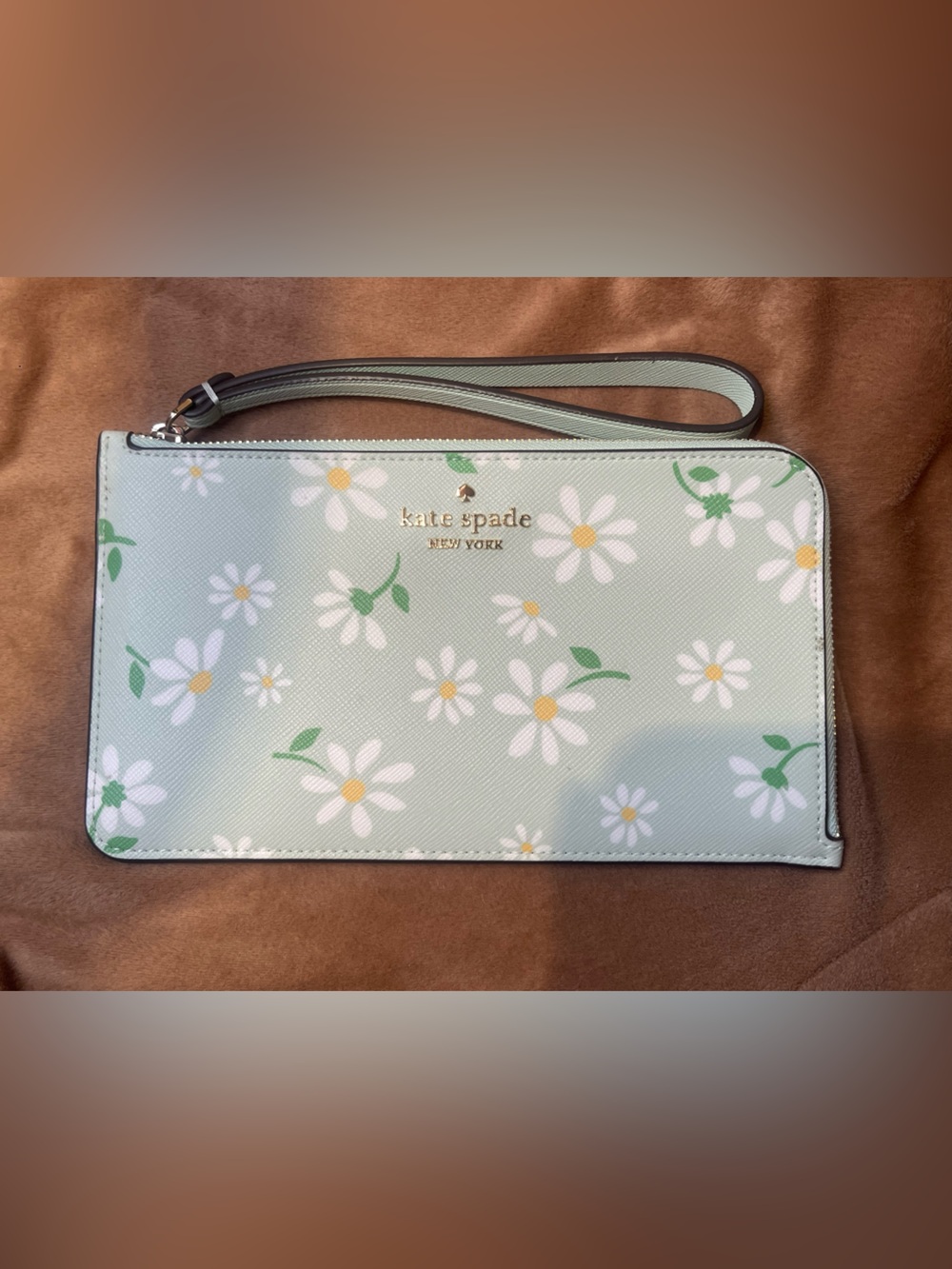 NWT Kate Spade New York: Lucy Day Tripper Medium L-Zip Wristlet